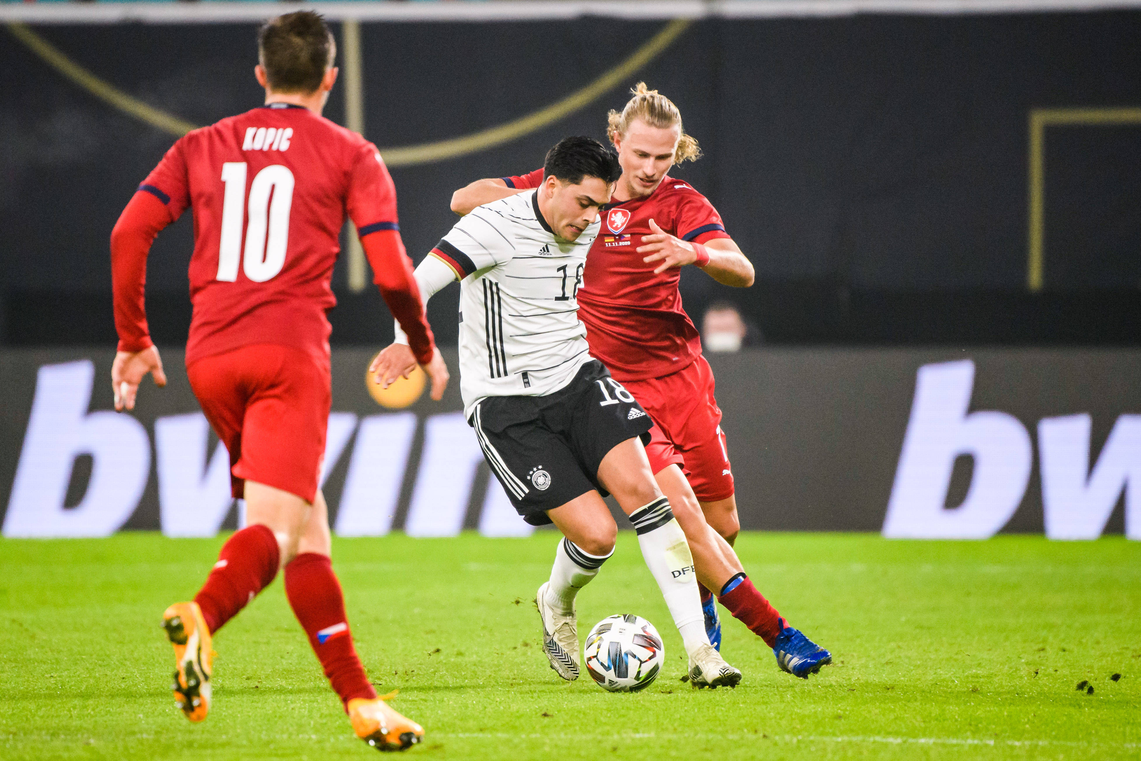 开云平台-格鲁吉亚队在对阵北马其顿队的比赛中获胜