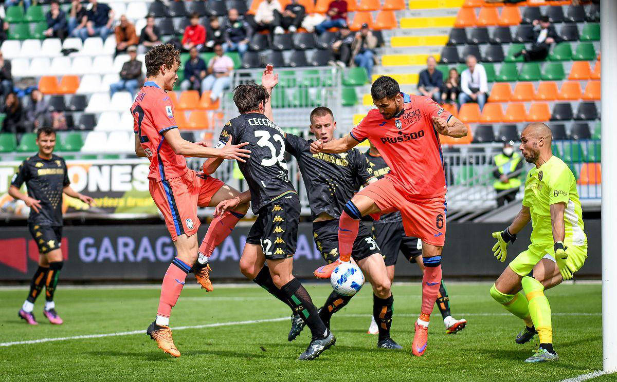 关于都灵遭遇连败，保级形势岌岌可危的信息