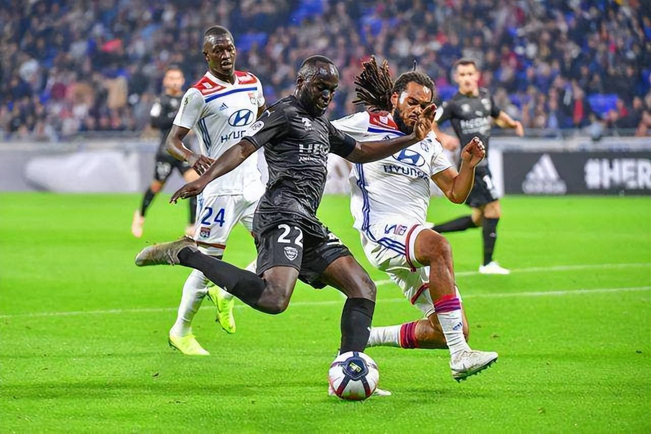 开云体育下载-包含兰斯葬送点球，特鲁瓦客场劫取三分的词条