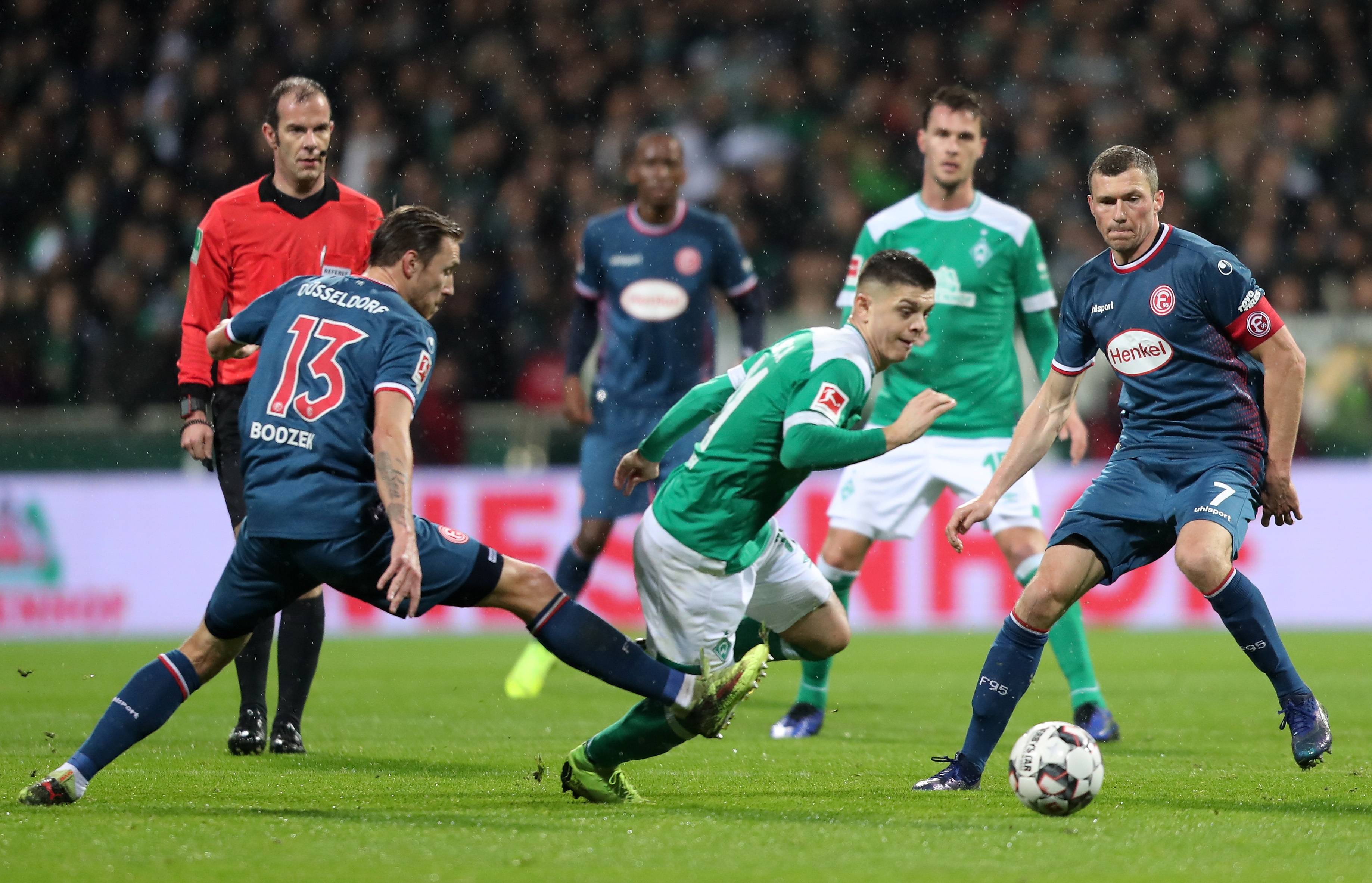 热那亚在主场奋力争胜，期待赢得比赛的简单介绍