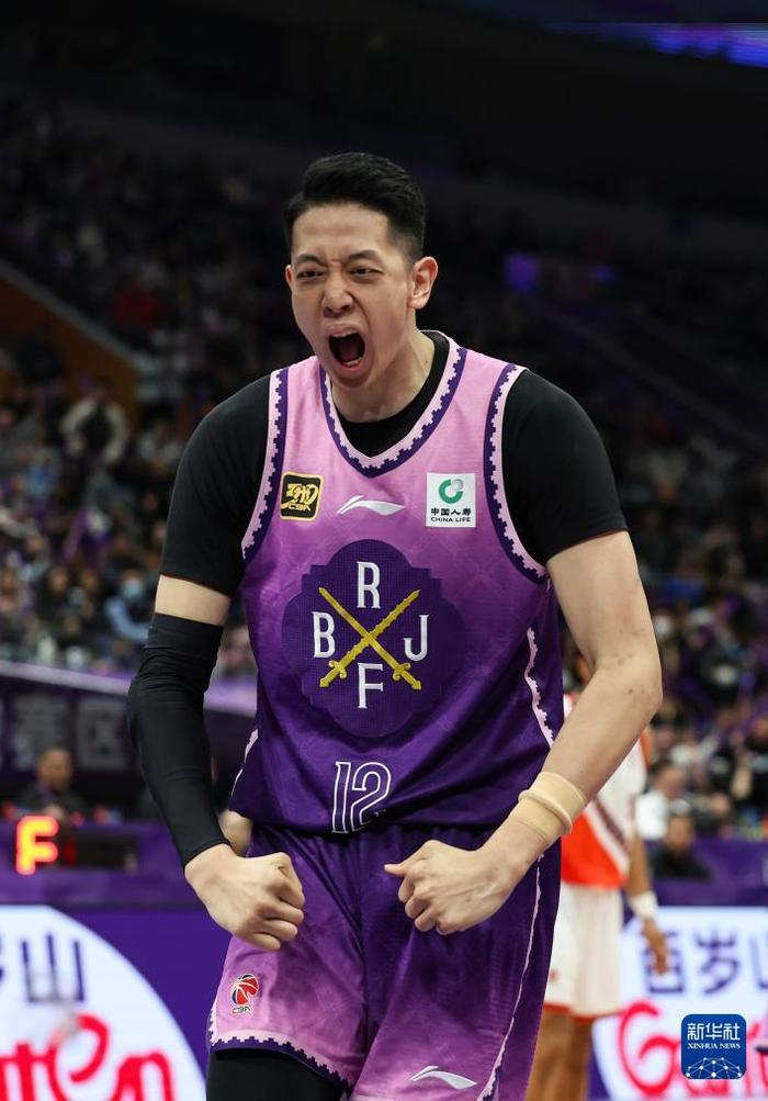 包含江苏肯帝亚遇挑战，浙江广厦势不可挡的词条