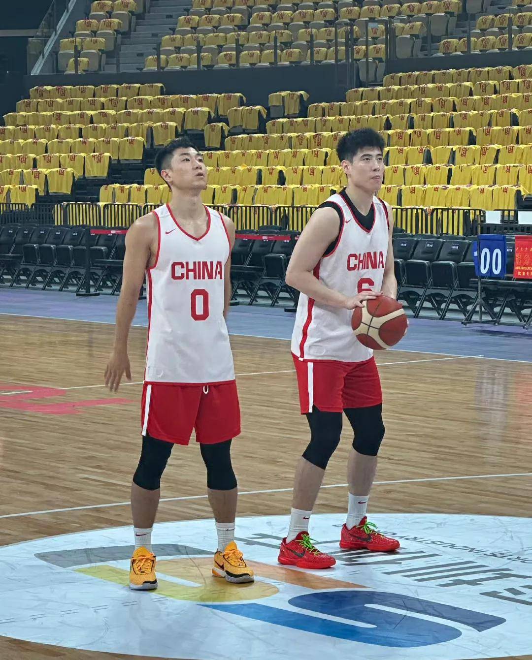 包含韩国男篮选手参演真人秀节目，展现多才多艺一面的词条