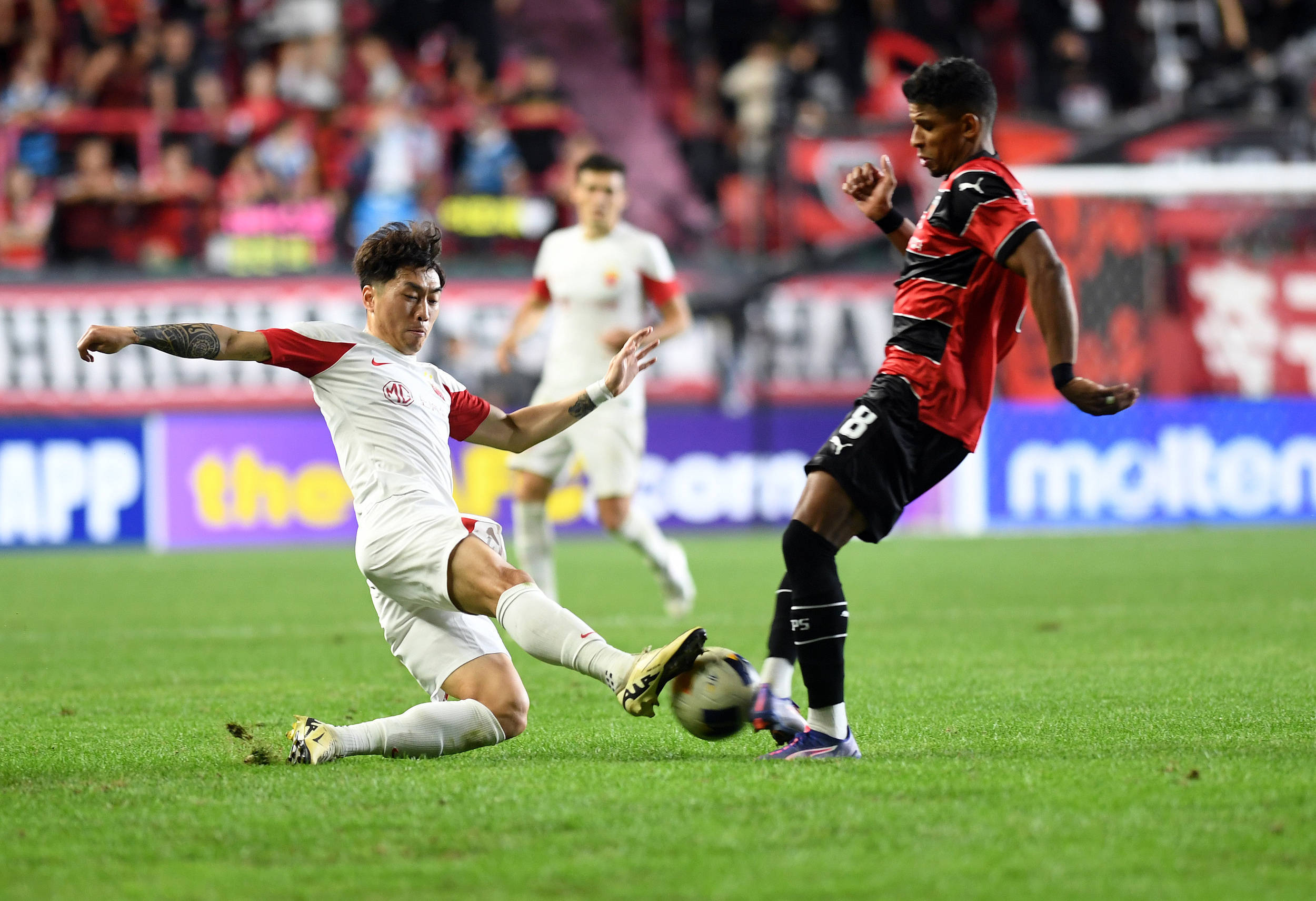 包含繁忙的比赛日程，球员们展现超强体能的词条