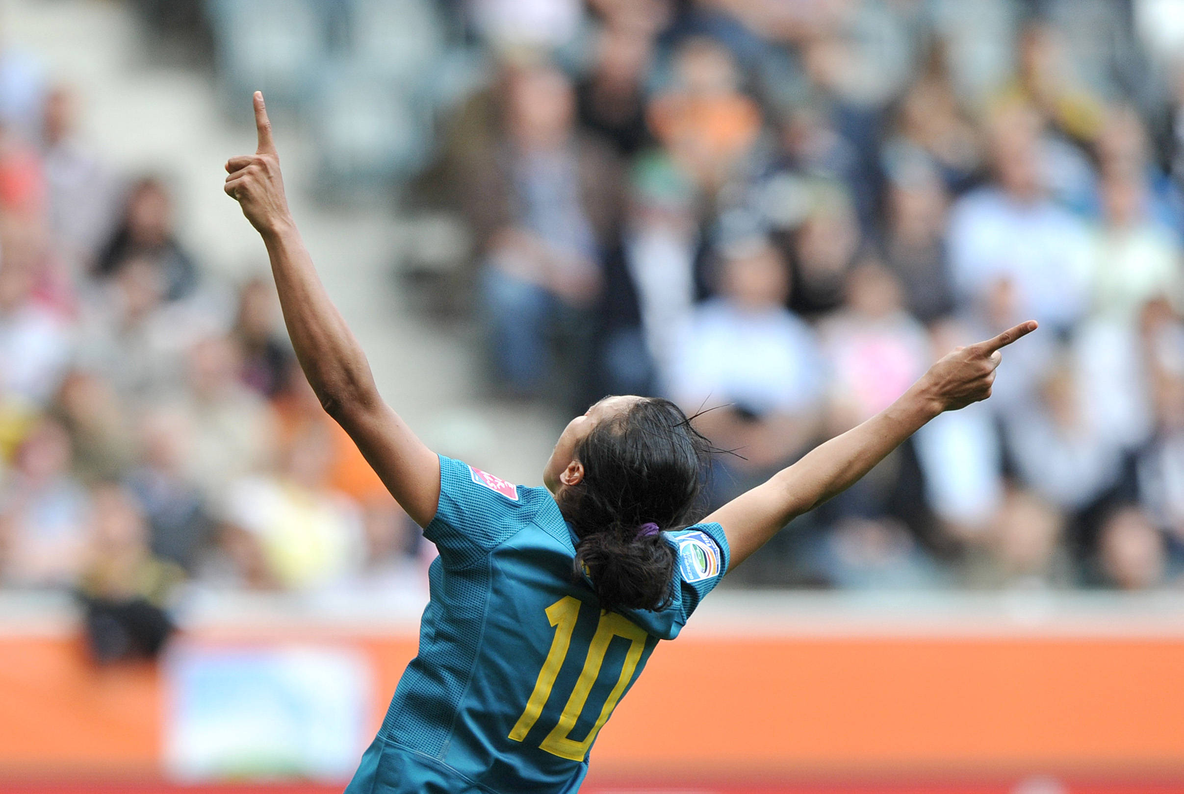 开云体育官网-巴西女足队士气高昂，备战世界杯