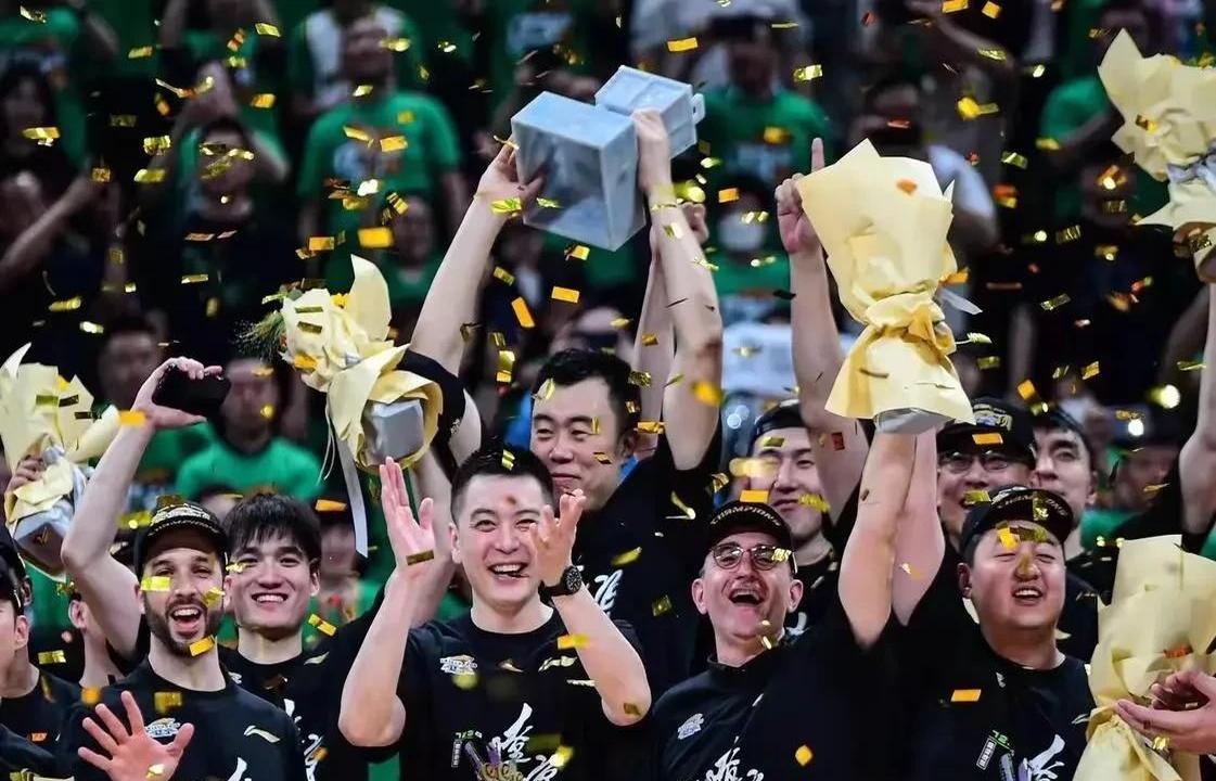 幕后故事曝光，球队助教赞扬球员们表现出色