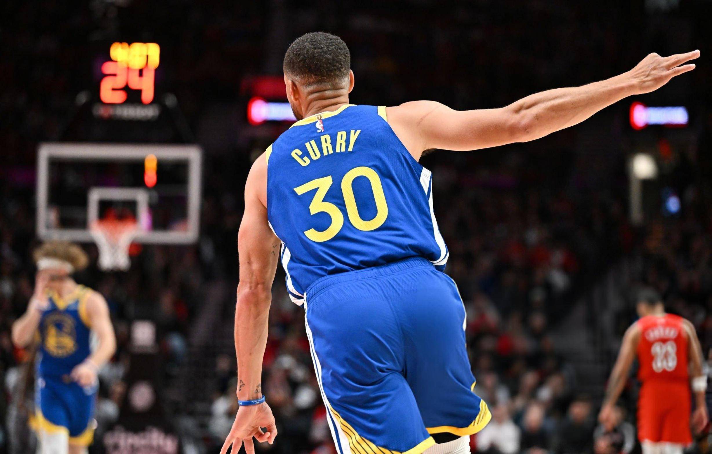 关于勇士队客场大胜，重蹈旧日辉煌的信息