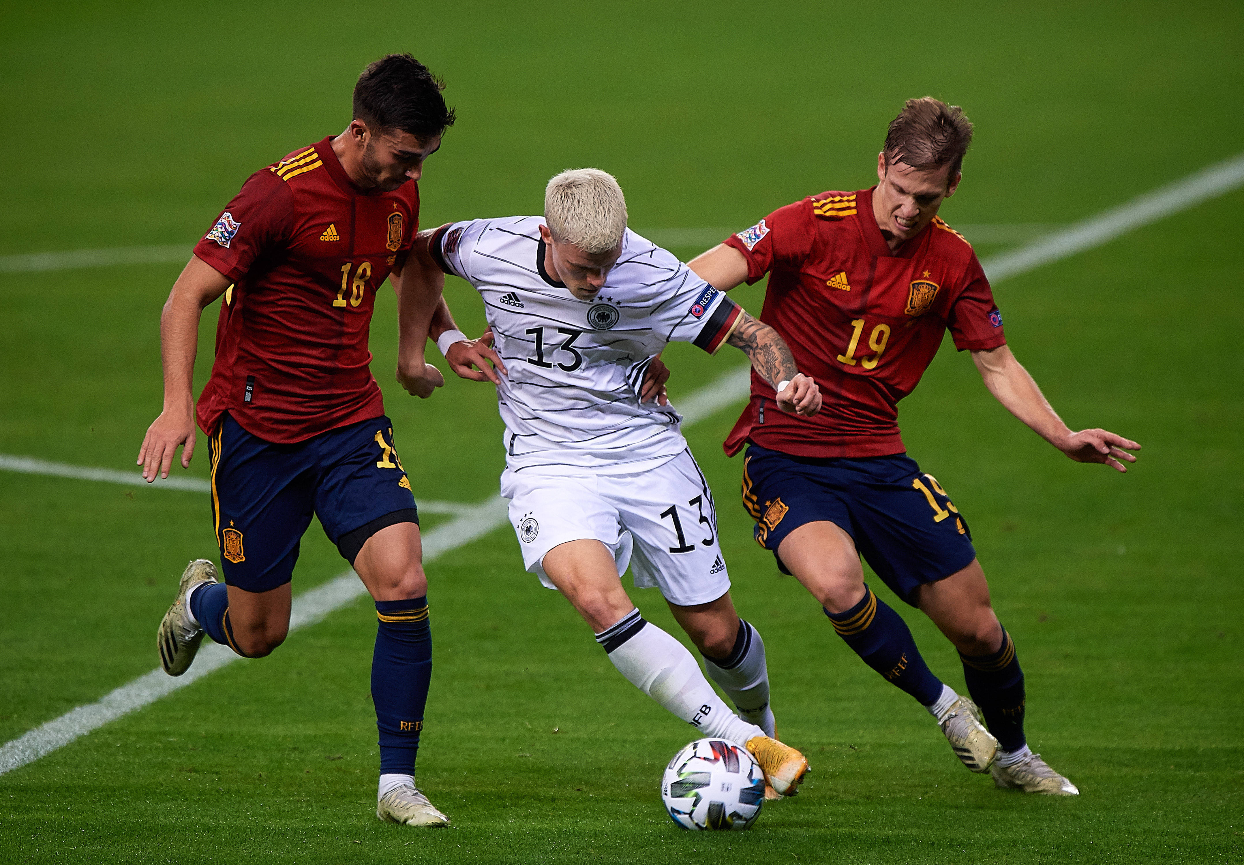 -欧洲联赛中球队战胜实力强劲对手