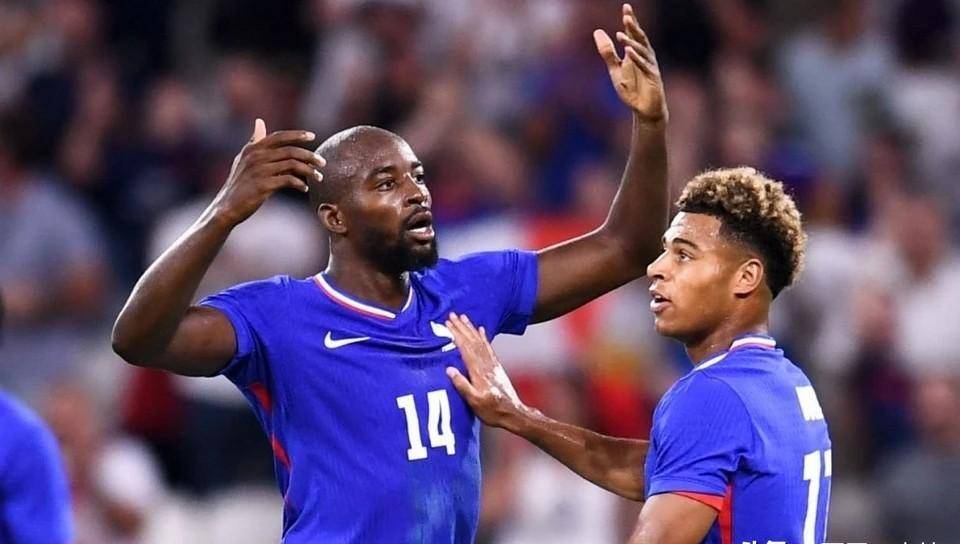 顶级球队展现强大实力，彰显冠军争夺赛