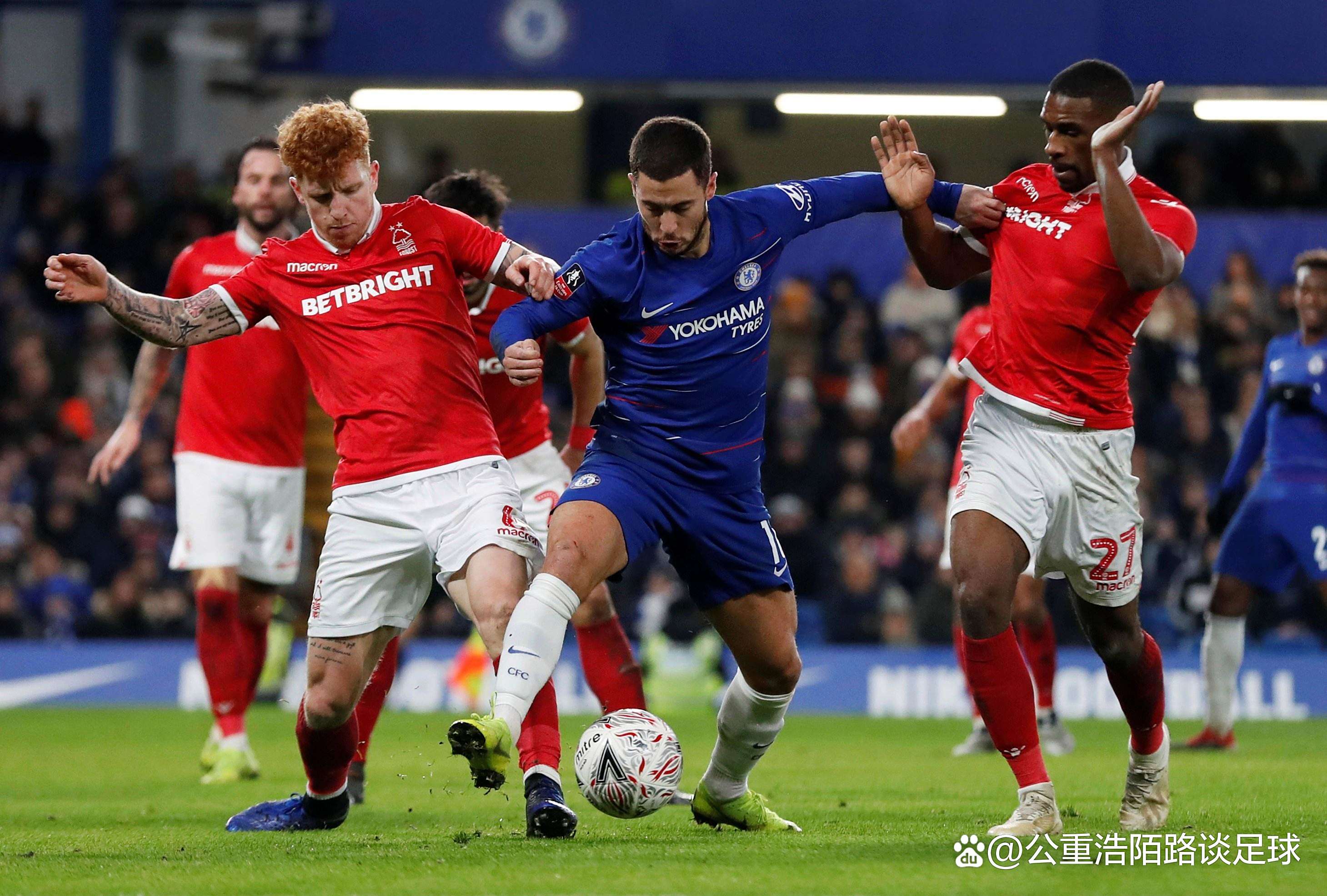 马德里竞技对阵曼联：焦点对抗备受瞩目的简单介绍