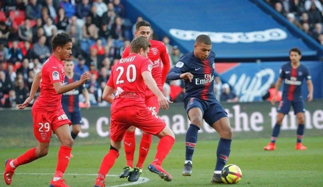 摩纳哥队在主场比赛中顽强作战，取得胜利的简单介绍