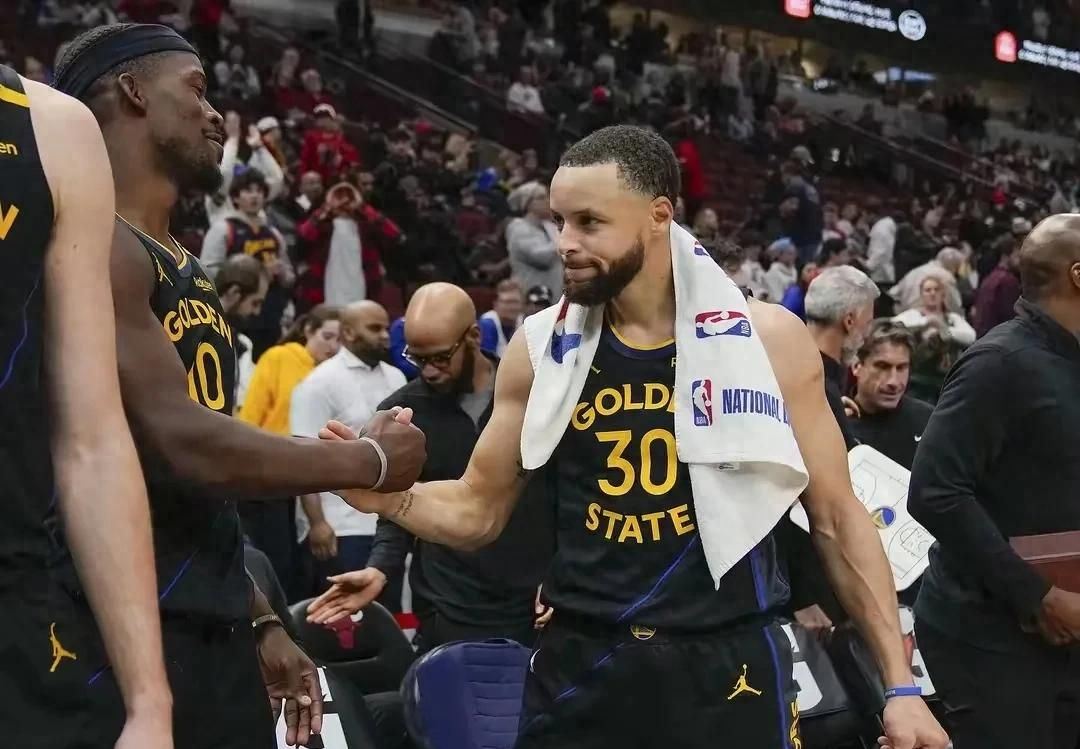 开云体育app-包含勇士再遇失利，客场难求胜利士气不振的词条