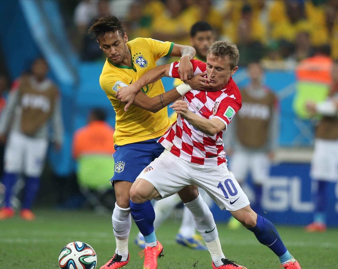 关于西班牙遭遇内马尔险胜，奥运会局势紧张的信息