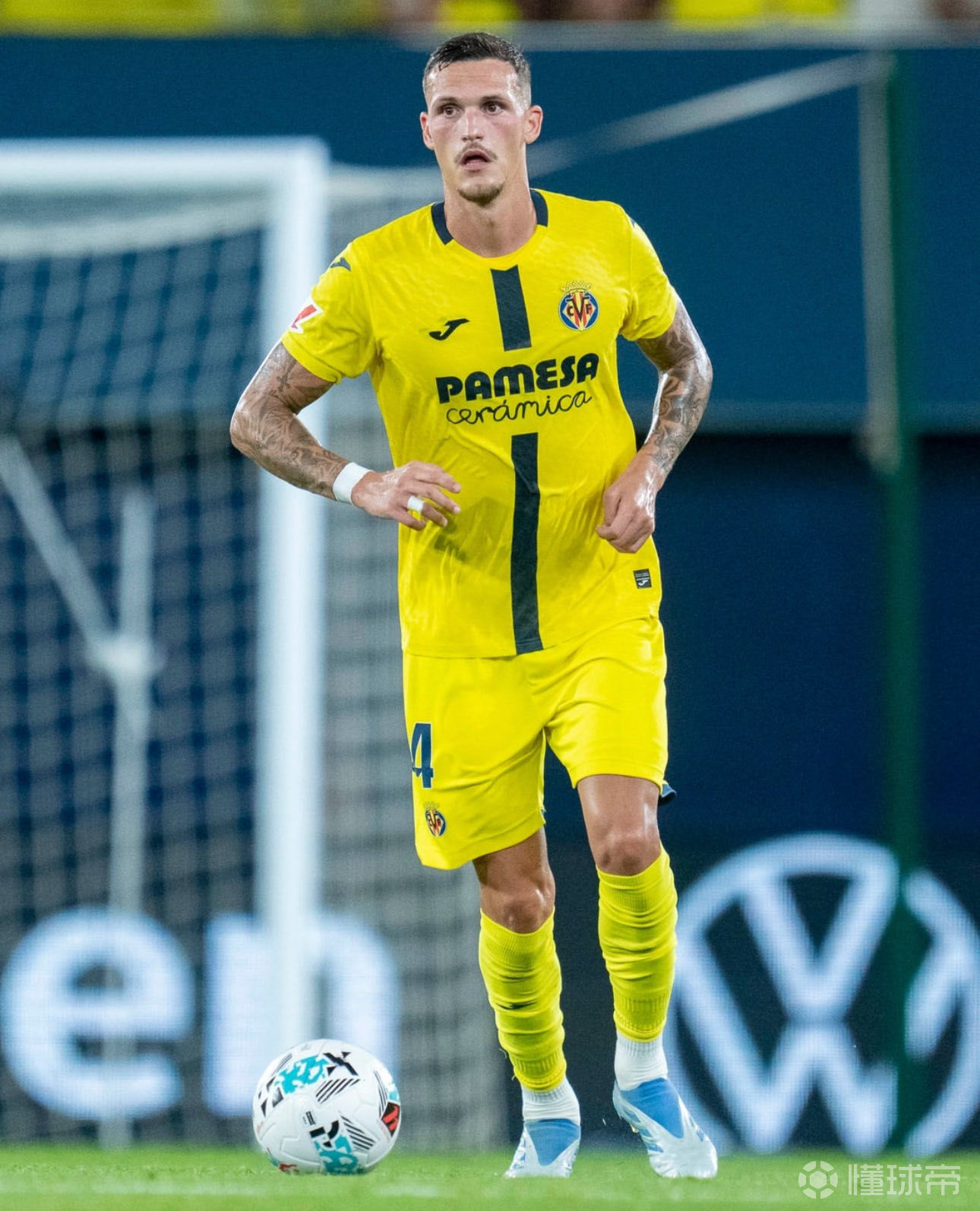 关于比利亚雷亚尔主场击败埃瓦尔，稳固前四位置的信息