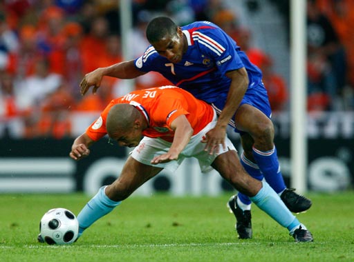 开云体育入口-包含意大利和荷兰在场上激烈拼抢的词条