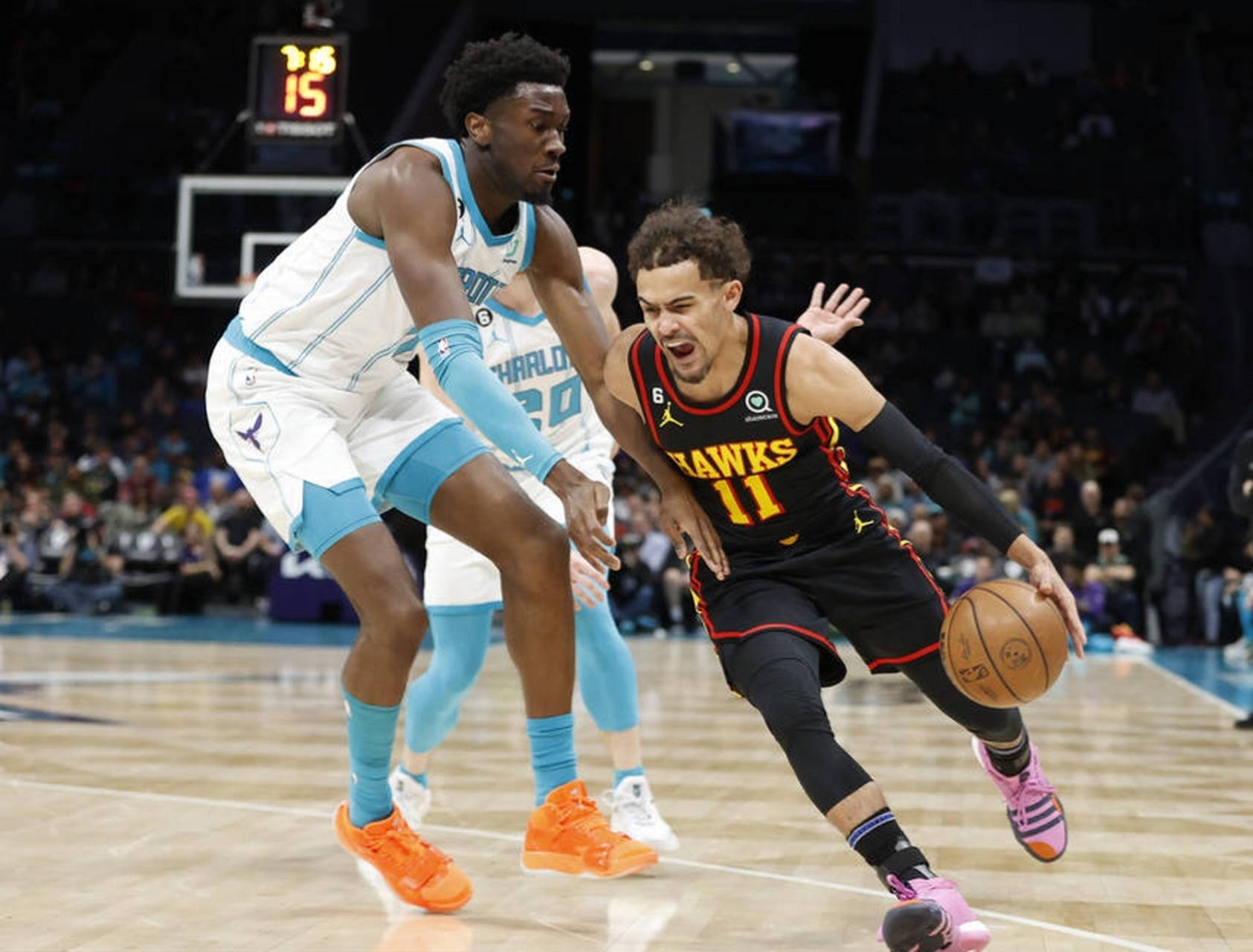 老鹰主场大胜骑士，特雷-杨火热的简单介绍