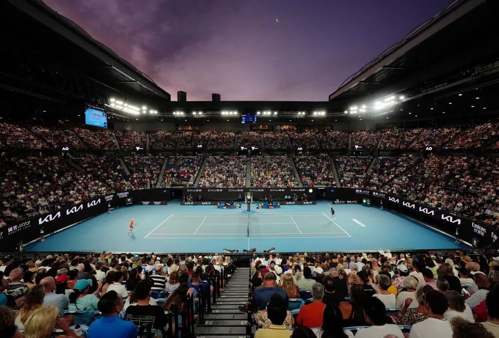 澳大利亚网球队轻取法国网球队，费德勒统治全场