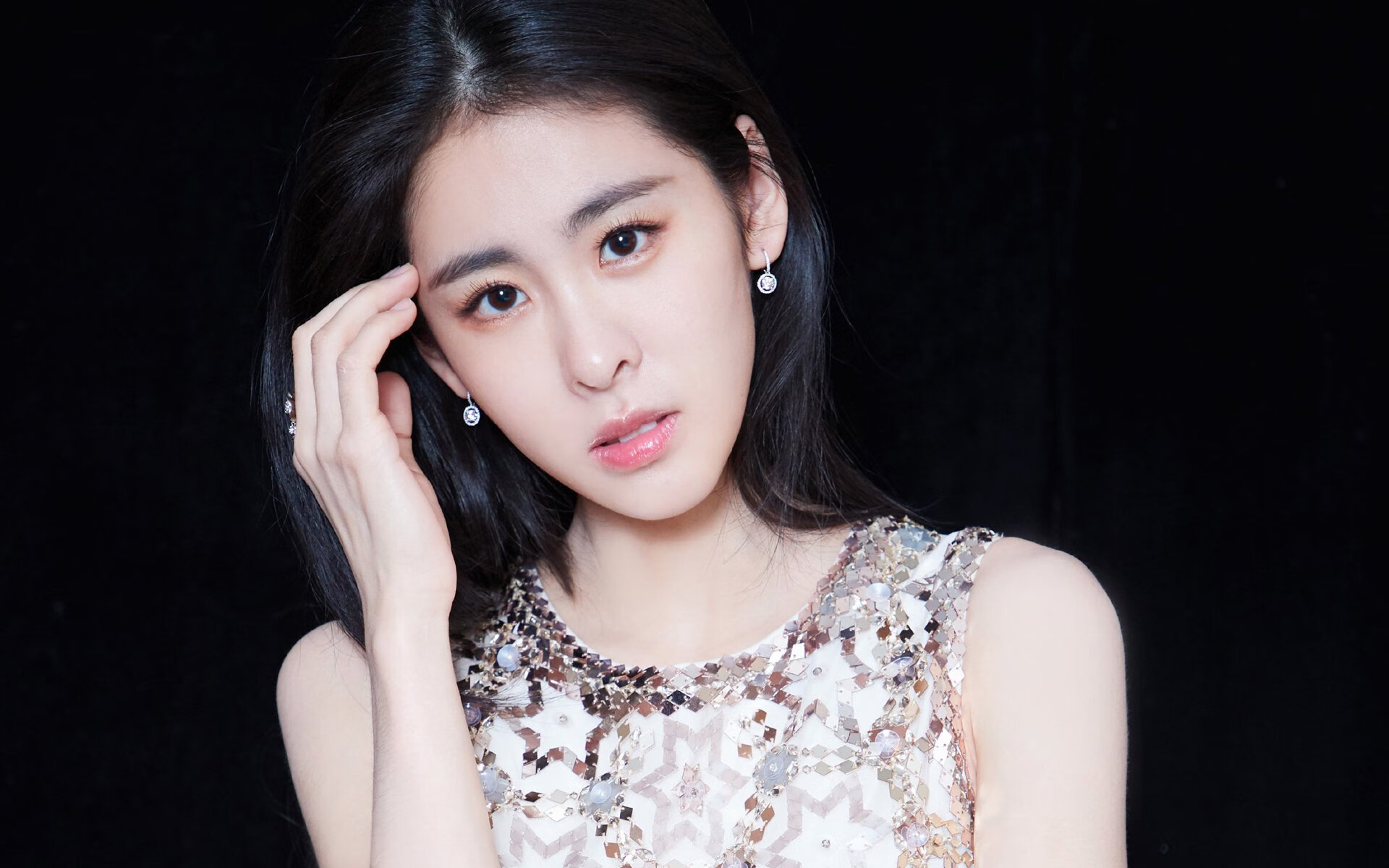 开云体育官方网站-年度焦点之战之夜，字母哥关键制胜铸就传奇