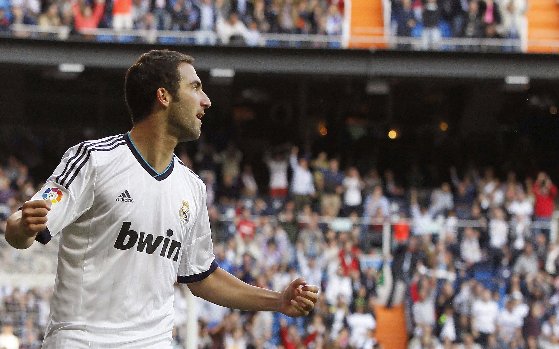 擎天一柱！切特·霍姆格伦关键时刻攻防制霸，掘金险胜公牛