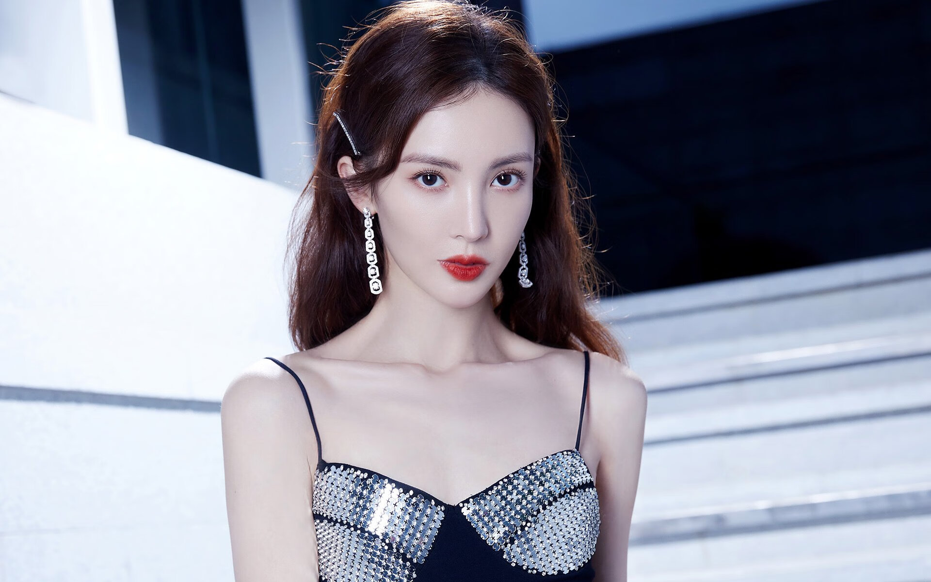 双线荣耀，洪都拉斯关键战突围尼斯，阿拉巴在意甲焦点战接管比赛