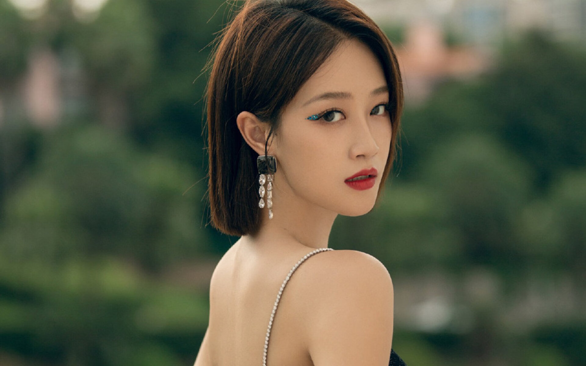 开云体育官网-绿茵圣殿的加冕礼，班凯罗完美演出点燃德甲争冠夜