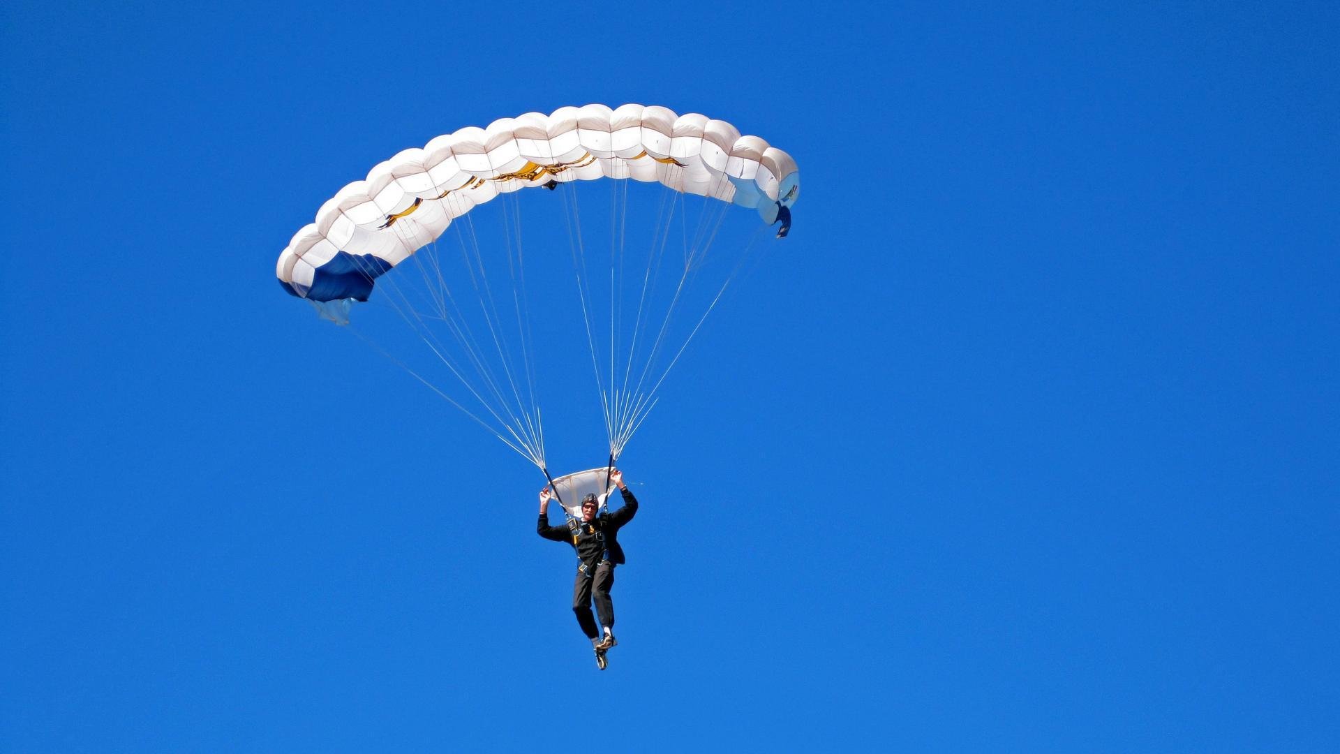 特奥，让悬念在街道上戛然而止