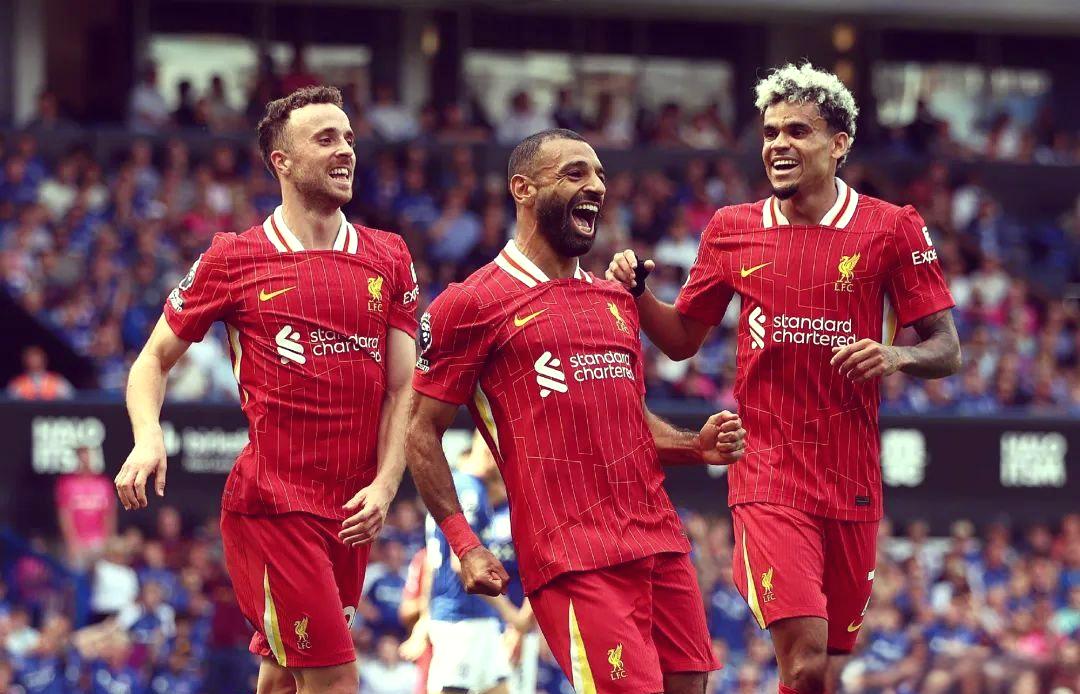 英超争冠焦点战，深圳队粉碎上海队